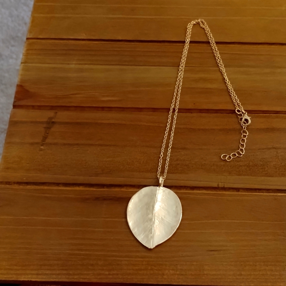 Leaf Necklace in Gold